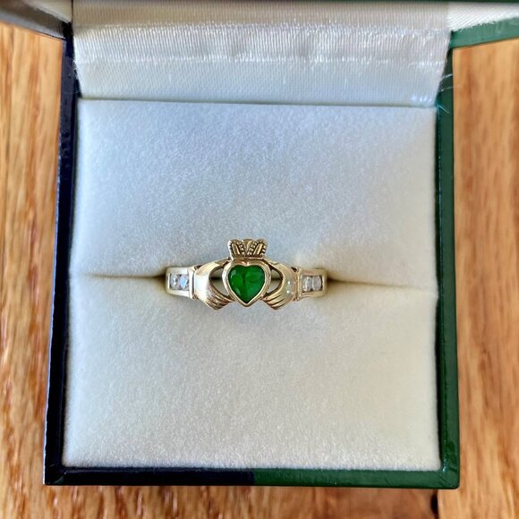 Solvar Emerald & Cubic Zirconia 14K Yellow Gold Claddagh Ring Size 5 - Picture 1 of 11